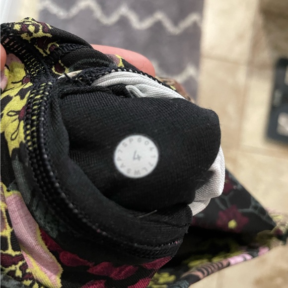 Lululemon Wunder Under Hi-Rise Tight 26" in Fluorolace Multi Size 4 - Picture 7 of 8